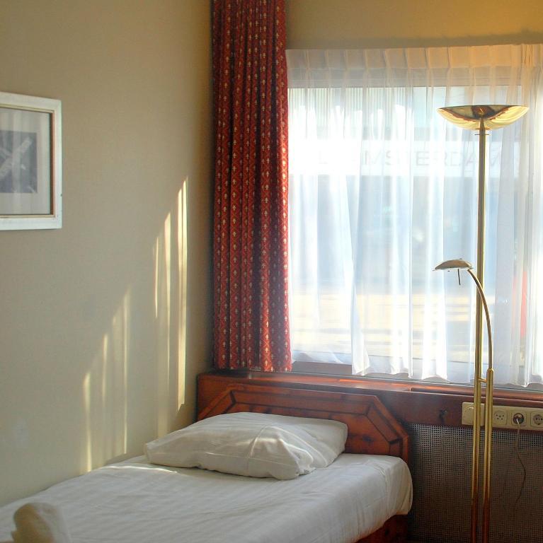 Budget Hostel Bargain Toko Амстердам Номер фото
