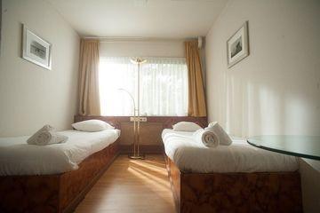 Budget Hostel Bargain Toko Амстердам Экстерьер фото